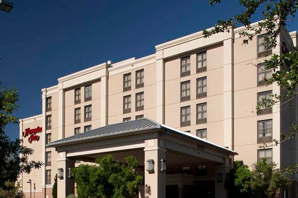 front view of Hampton Inn hotel