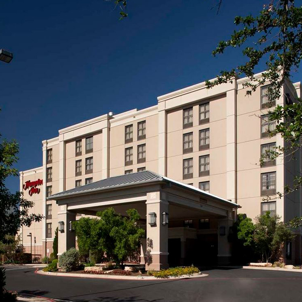 front view of Hampton Inn hotel