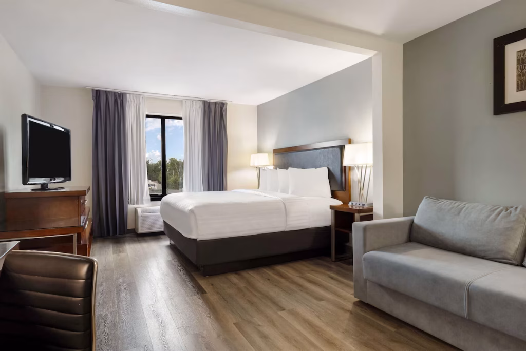Guest room with king bed