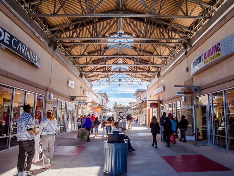 Photo of open-air shopping and customers at Round Rock Premium Outlets