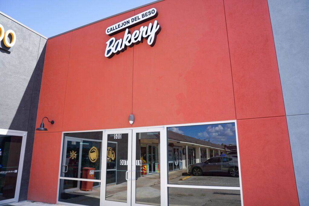Outdoor entrance of the El Callejón Del Beso Bakery