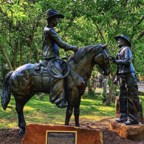 statue at Chisholm Trail