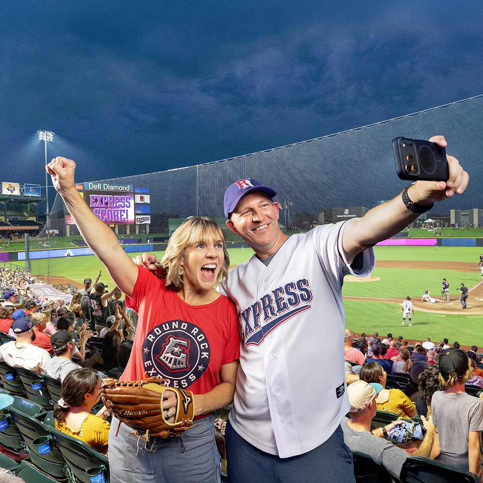 Couple at Round Round Express game